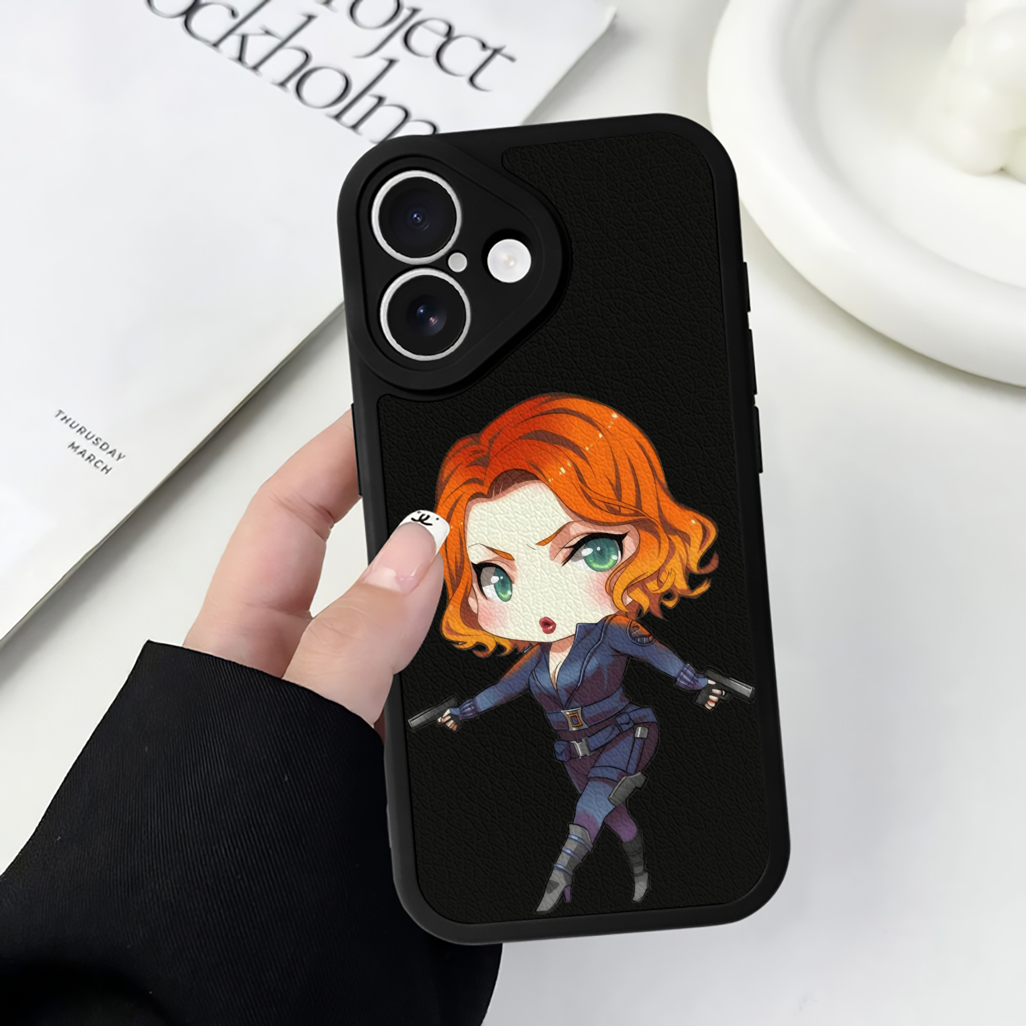 （画像用） アベンジャーズ The Avengers 【iPhone 16シリーズ対応】シリコンスマホケース（レザー調） 材質：シリコン